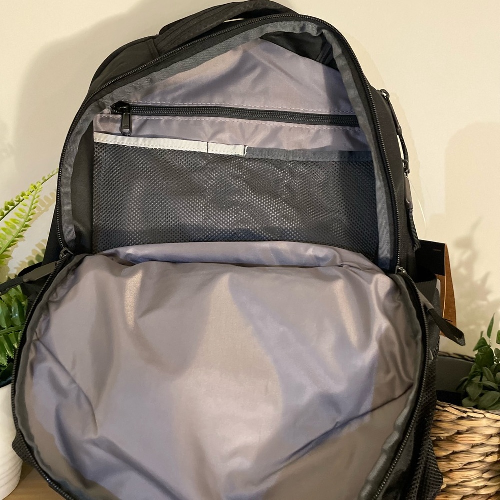 The North Face Backpack Dyno. Brand New - Picture 5 of 9